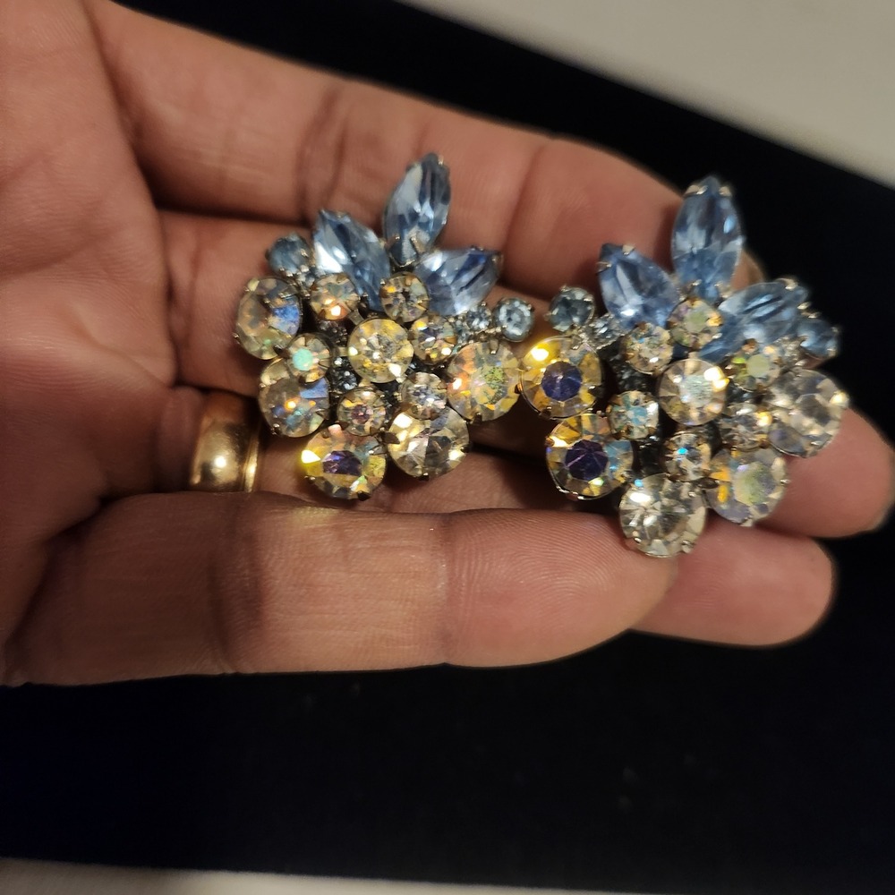 Vintage Aurora Borealis Blue Rhinestone Clip On Cluster Earrings Silver Tone - Picture 5 of 16